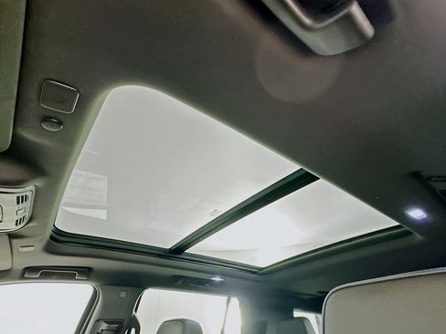 Used 2021 GMC Yukon Denali w/ Denali Premium Package image 26