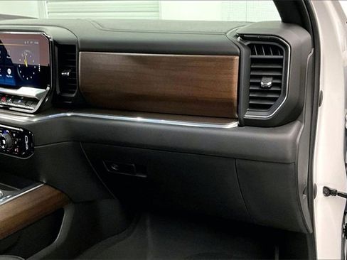 Used 2022 Chevrolet Silverado 1500 High Country w/ High Country Premium Package image 16