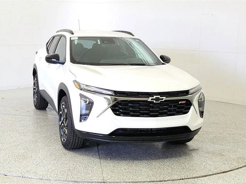 New 2026 Chevrolet Trax RS w/ Driver Confidence Package FWD image 2