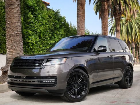 Used 2023 Land Rover Range Rover SE image 3