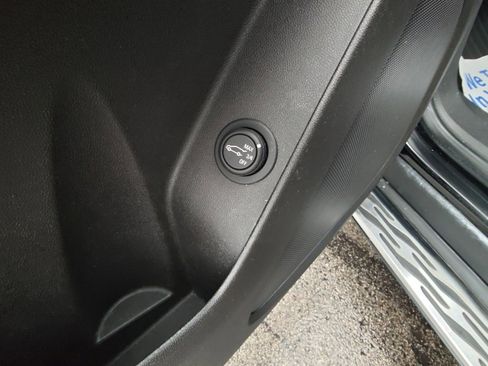 Used 2019 Chevrolet Equinox LT image 15