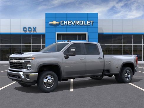 New 2026 Chevrolet Silverado 3500 LT image 2