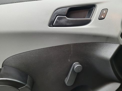 Used 2020 Chevrolet Sonic LT image 27