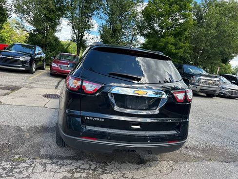 Used 2017 Chevrolet Traverse LT w/ Style and Technology Package FWD image 7