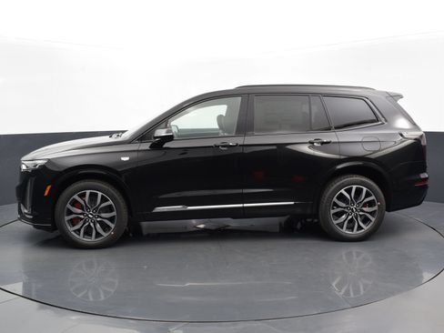 Used 2023 Cadillac XT6 Sport w/ Technology Package AWD/4WD image 2