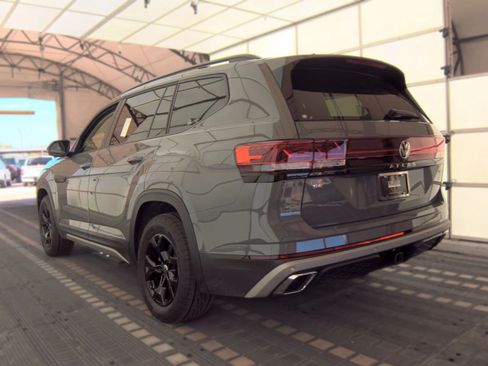 Used 2025 Volkswagen Atlas Peak Edition SE AWD/4WD image 4