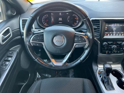 Used 2020 Jeep Grand Cherokee Laredo image 15