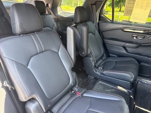 Used 2025 Honda Pilot TrailSport image 34
