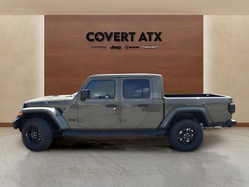 Used 2025 Jeep Gladiator Sport AWD/4WD image 2