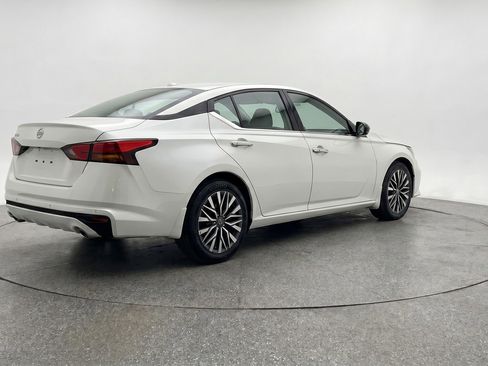 Used 2025 Nissan Altima 2.5 SV FWD image 9