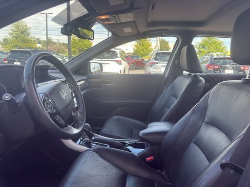 Used 2017 Honda Accord Touring image 9