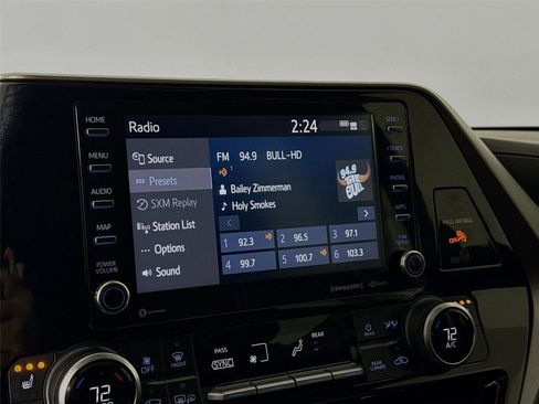 Used 2020 Toyota Highlander XLE image 24