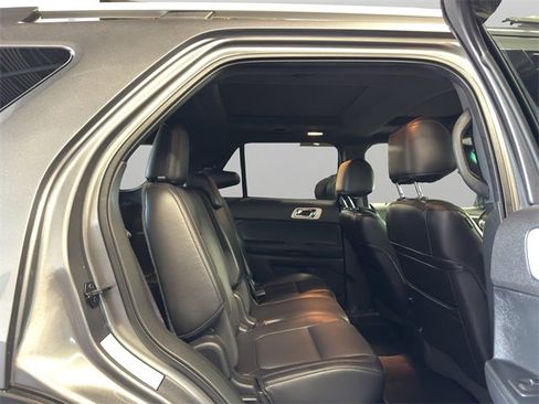 Used 2014 Ford Explorer XLT w/ Equipment Group 202A image 19