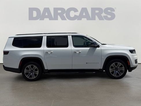 Used 2024 Jeep Wagoneer L Series II w/ Flexible Seating Group AWD/4WD image 8