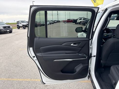 Used 2025 Chevrolet Traverse LT AWD/4WD image 23