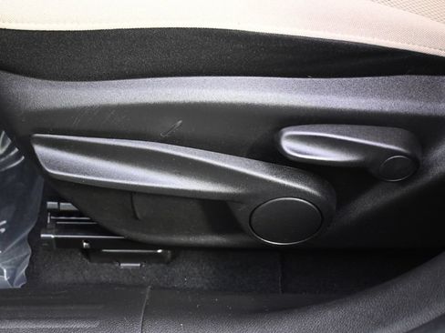 Used 2016 Jeep Renegade Latitude w/ Cold Weather Group AWD/4WD image 14