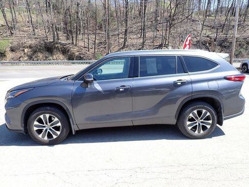 Certified 2021 Toyota Highlander XLE image 6
