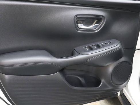 Used 2025 Honda HR-V LX image 18