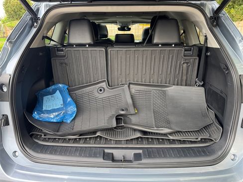 Used 2021 Toyota Highlander XLE image 16