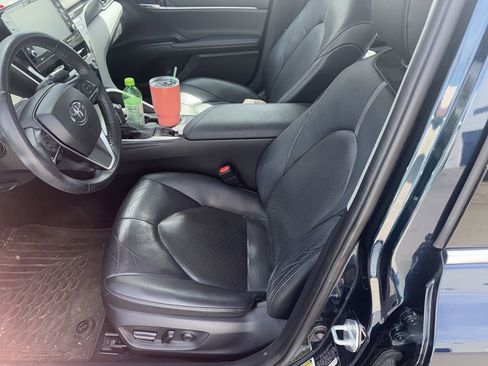 Used 2021 Toyota Camry XLE w/ Cold Weather Package image 6