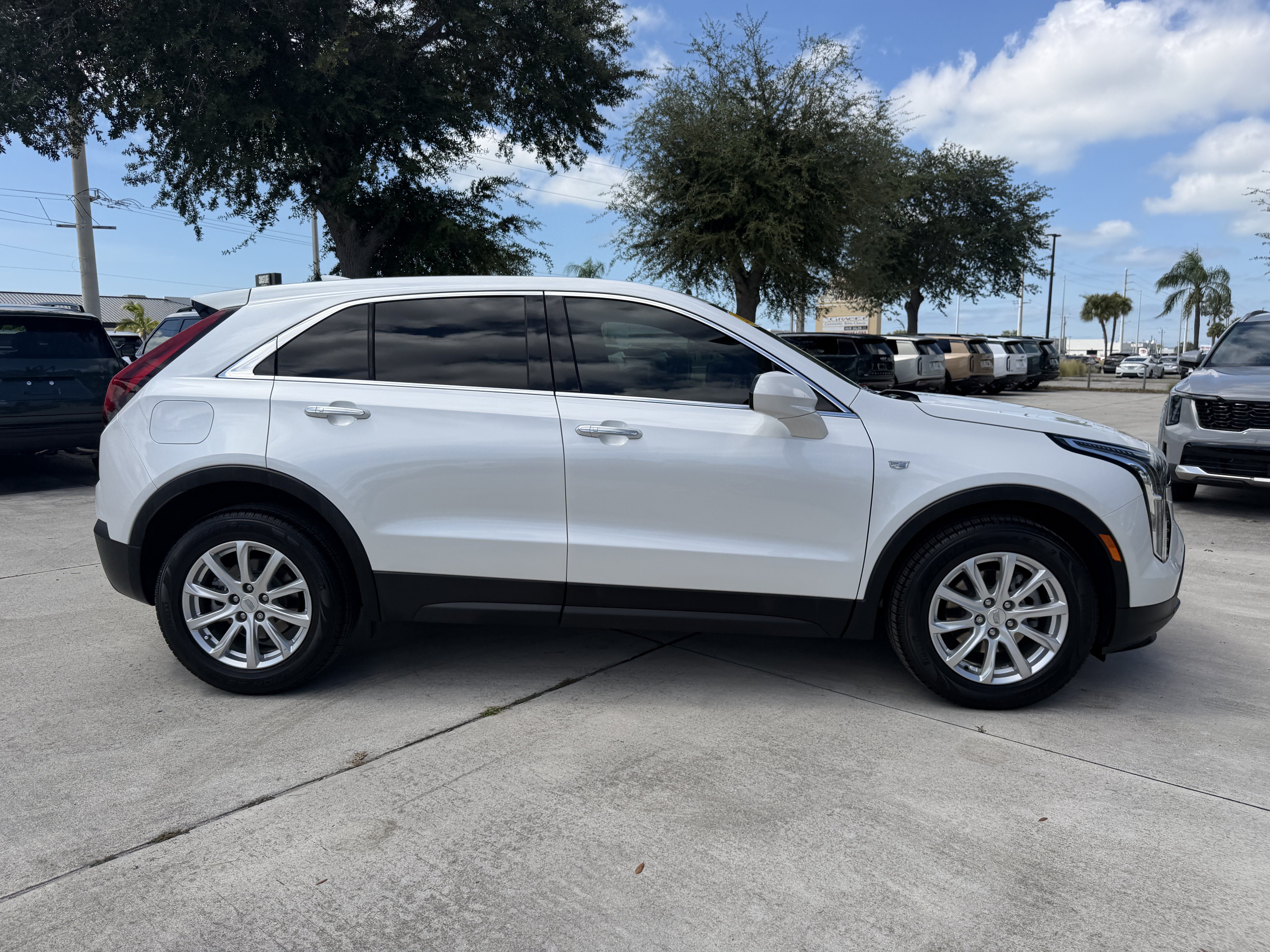 Used 2021 Cadillac XT4 Luxury w/ Driver Awareness Package FWD image 3