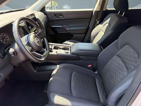 Used 2025 Nissan Pathfinder SV AWD/4WD image 5