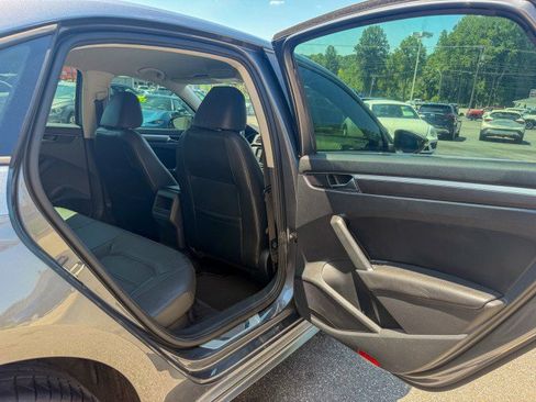 Used 2018 Volkswagen Passat 2.0T S FWD image 18