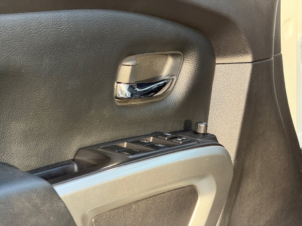 Used 2021 Nissan Titan SV w/ SV Convenience Package RWD image 22