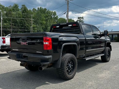 Used 2018 GMC Sierra 2500 Denali w/ Duramax Plus Package AWD/4WD image 3