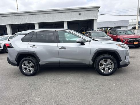 Used 2023 Toyota RAV4 XLE AWD/4WD image 2