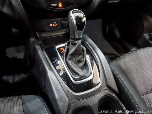 Used 2019 Nissan Rogue S image 21