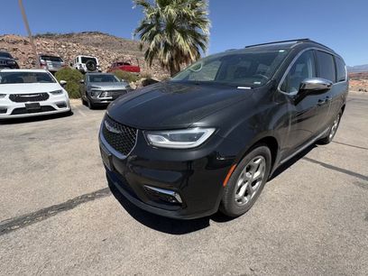 Used 2023 Chrysler Pacifica Limited