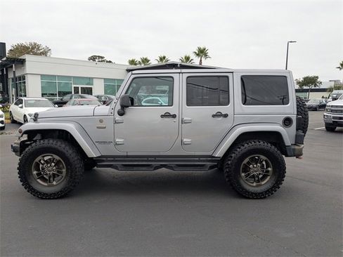 Used 2016 Jeep Wrangler Unlimited Sahara image 7