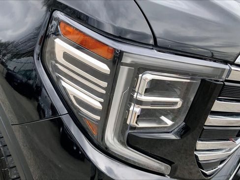 Used 2025 GMC Sierra 1500 SLT image 28