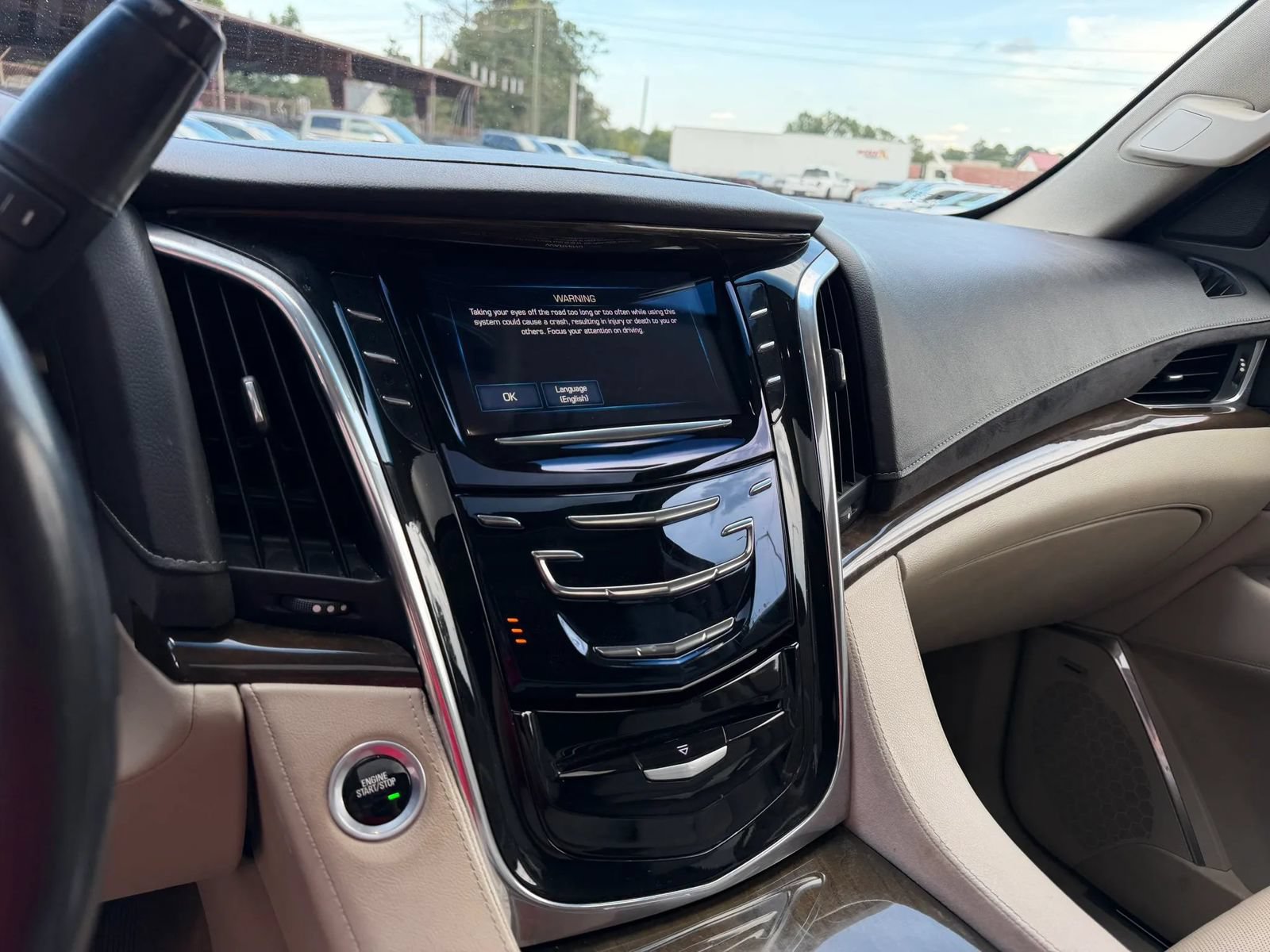 Used 2018 Cadillac Escalade ESV Luxury RWD image 14