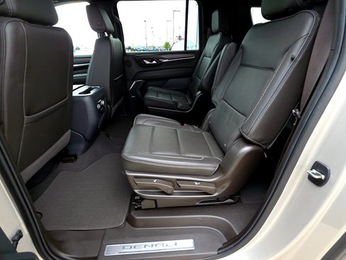 Used 2022 GMC Yukon XL Denali image 19