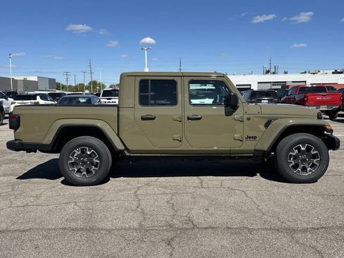 New 2026 Jeep Gladiator Sport AWD/4WD image 2