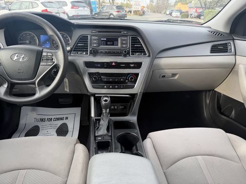 Used 2017 Hyundai Sonata SE w/ Cargo Package image 29