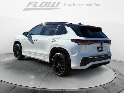 New 2026 Volkswagen Tiguan SE R-Line image 5