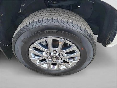 Used 2024 Toyota Tacoma SR5 AWD/4WD image 10