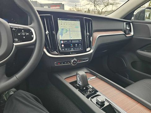 Certified 2025 Volvo V60 B5 Cross Country Plus image 30