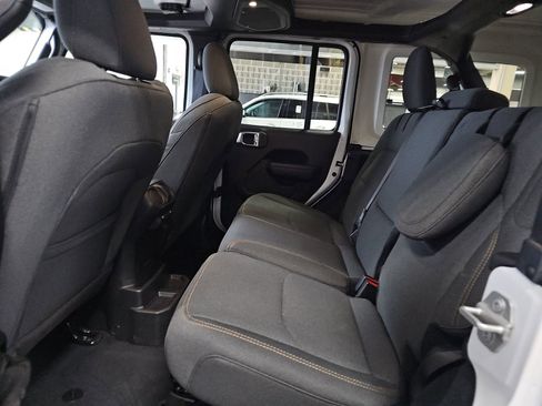 Used 2024 Jeep Wrangler Unlimited AWD/4WD image 10