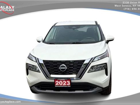 Used 2023 Nissan Rogue SV AWD/4WD image 2