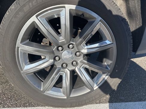 Used 2016 Chevrolet Suburban LTZ image 5