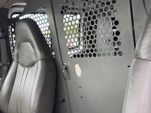 Used 2006 Chevrolet Express 2500 image 17