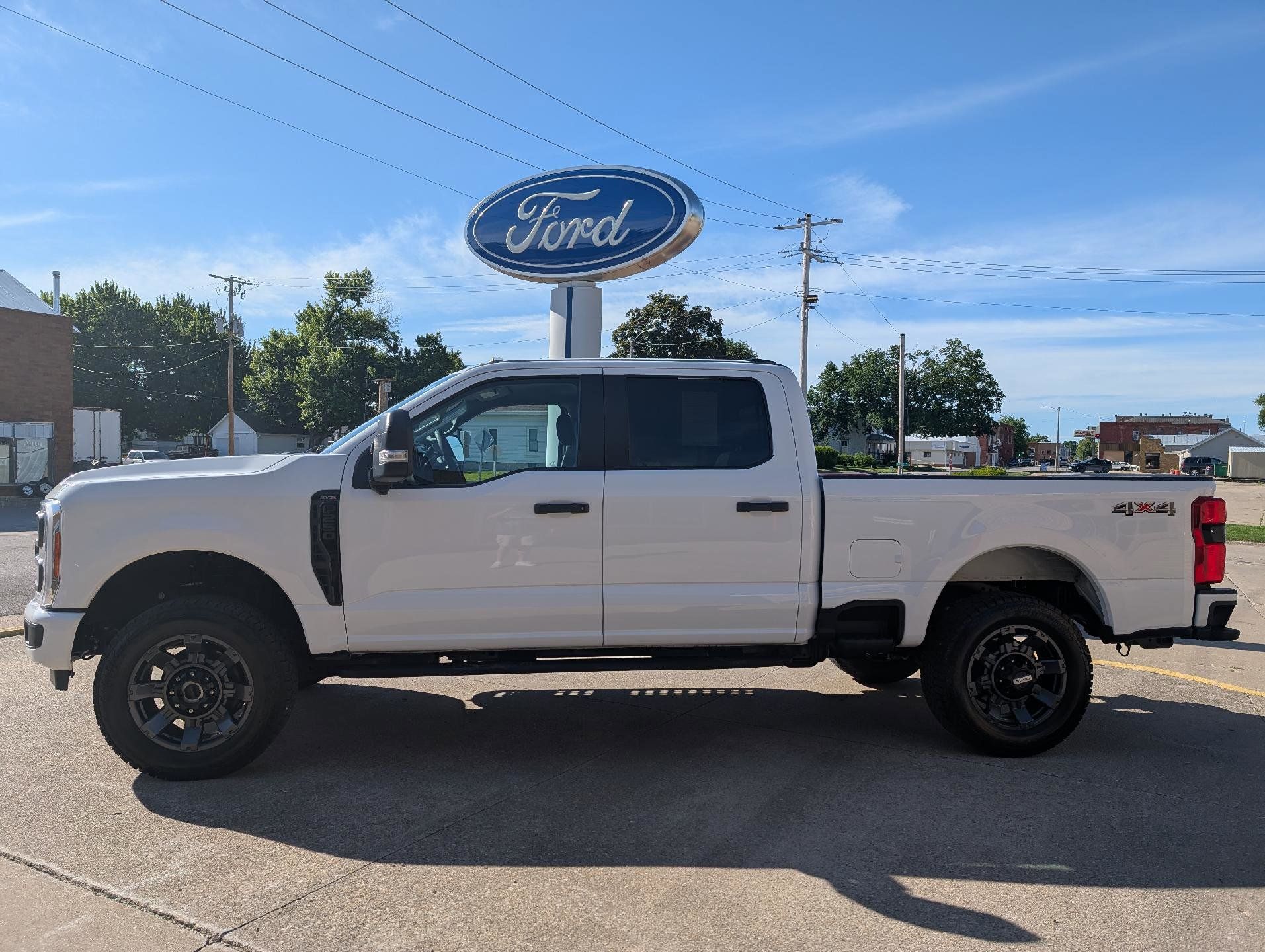 Used 2023 Ford F250 XL w/ STX Appearance Package AWD/4WD image 1