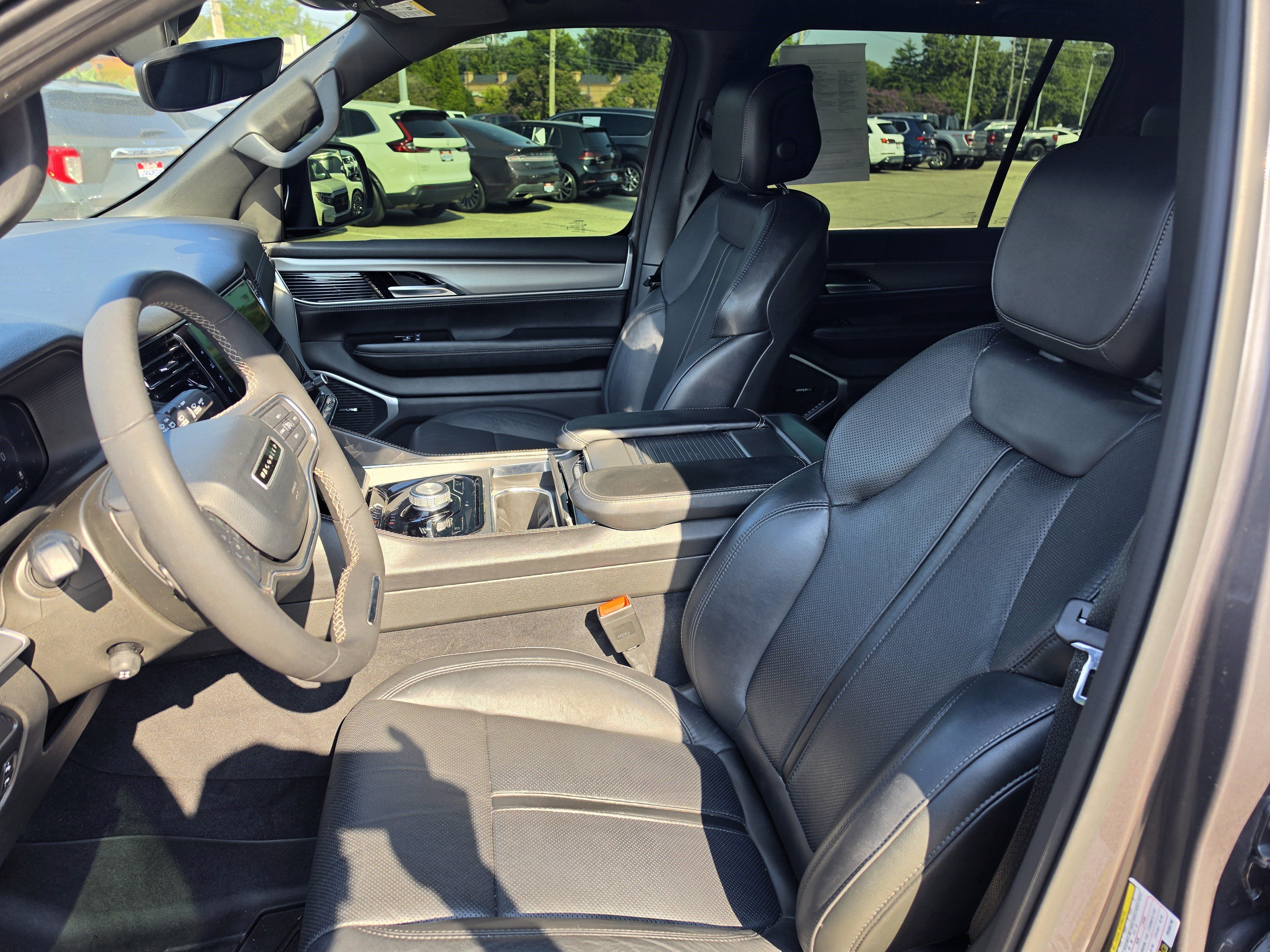 Used 2023 Jeep Wagoneer Series II AWD/4WD image 9