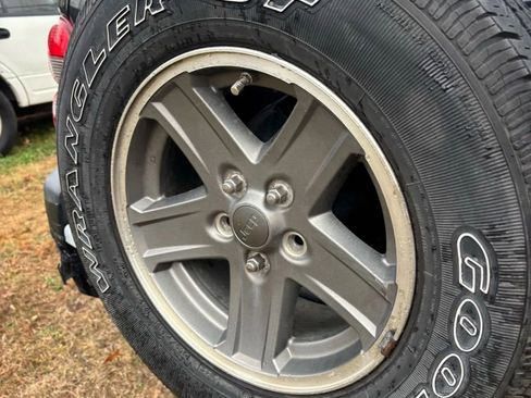 Used 2005 Jeep Liberty Renegade image 31