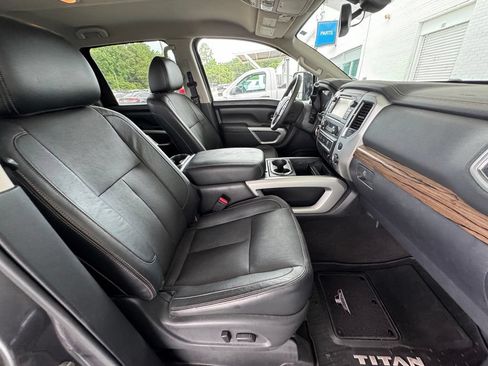 Used 2017 Nissan Titan SL w/ SL Towing Convenience Package RWD image 16