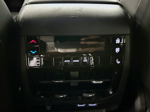 Used 2023 Jeep Grand Cherokee L Limited w/ Luxury Tech Group II image 26